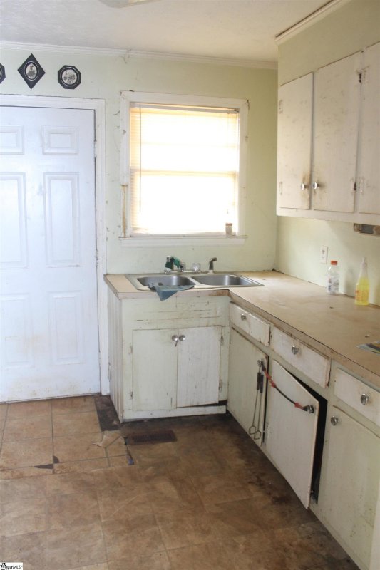 Property image 4 at 206 Ashley Avenue, Greenville, SC 29609-5454