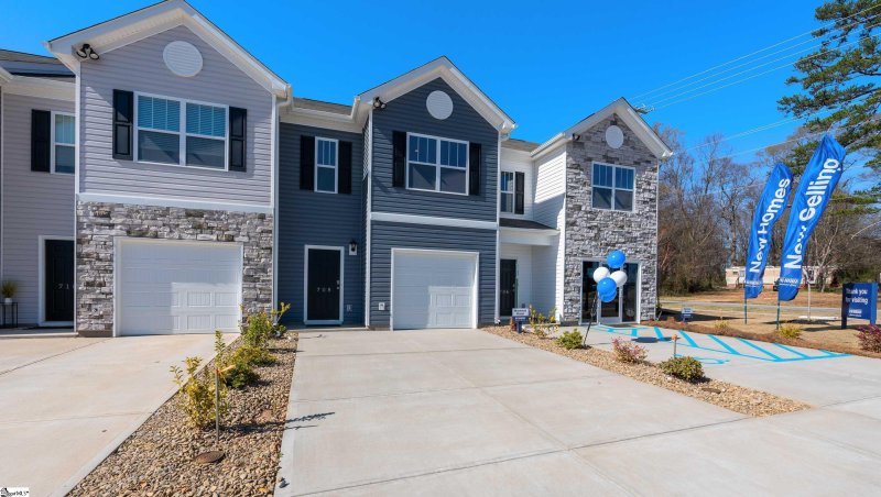 Property image 4 of 708 Embark Circle in Covington Village, Greer, SC 29651