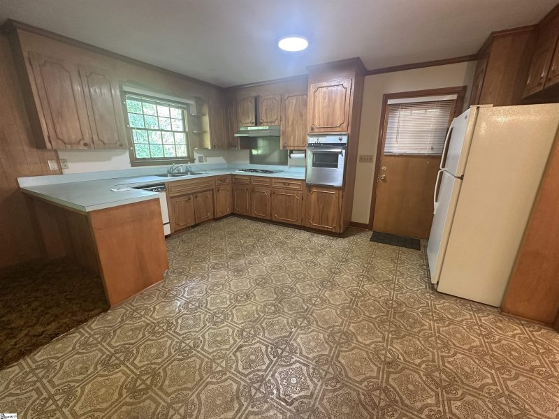 Property image 5 at 406 Rollingreen Road, Greenville, SC 29615