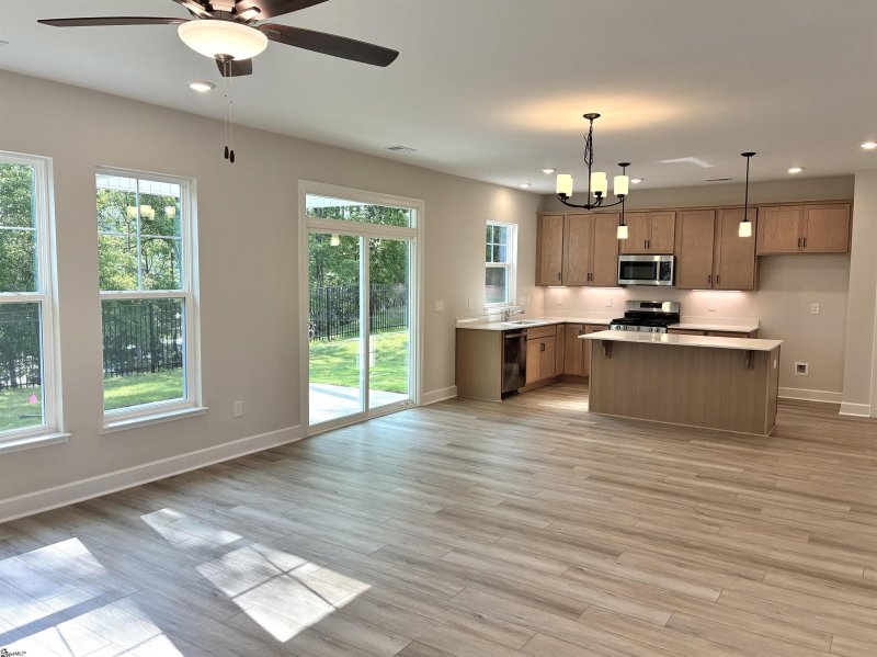 Property image 3 of 308 Ridgepark Lane in Holly Ridge, Greenville, SC 29607