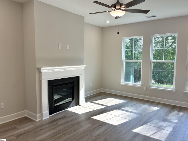 Property image 4 of 308 Ridgepark Lane in Holly Ridge, Greenville, SC 29607