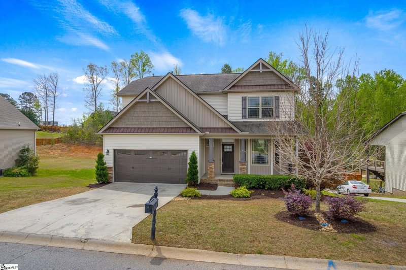 Property image 2 at 9 Amber Oaks Drive, Greer, SC 29651