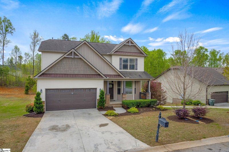 Property image 3 at 9 Amber Oaks Drive, Greer, SC 29651