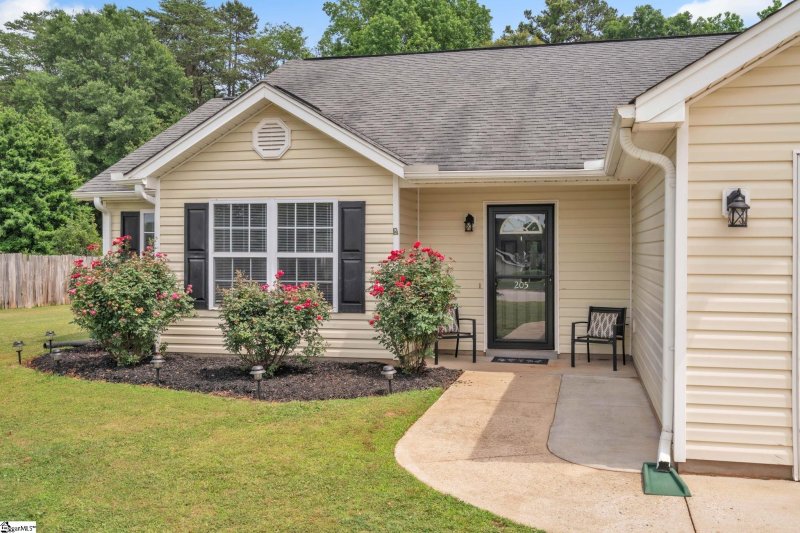 Property image 2 at 205 Glastonbury Drive, Greer, SC 29651