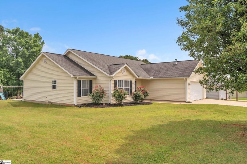 Property image 3 at 205 Glastonbury Drive, Greer, SC 29651