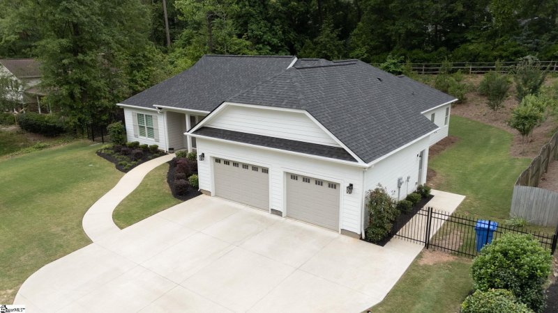 Property image 2 at 202 Crepe Myrtle Court, Greenville, SC 29607