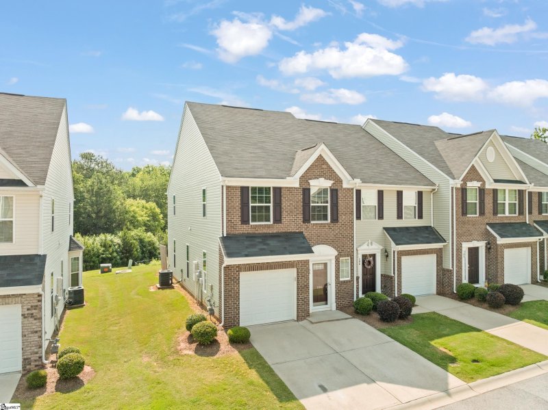 Property image 3 at 108 Emerywood Lane, Greenville, SC 29607