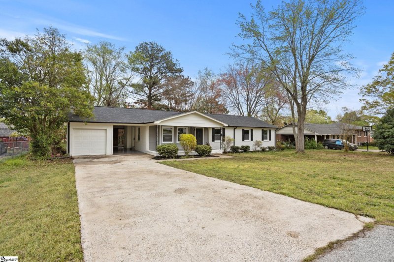 Property image 2 at 26 Dagenham Drive, Greenville, SC 29615