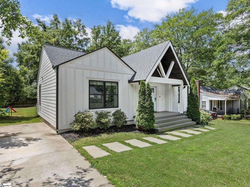 Property image 3 at 11 Pleasant Ridge Avenue, Greenville, SC 29605