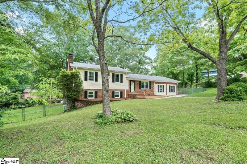 Crestview Heights, Easley Community