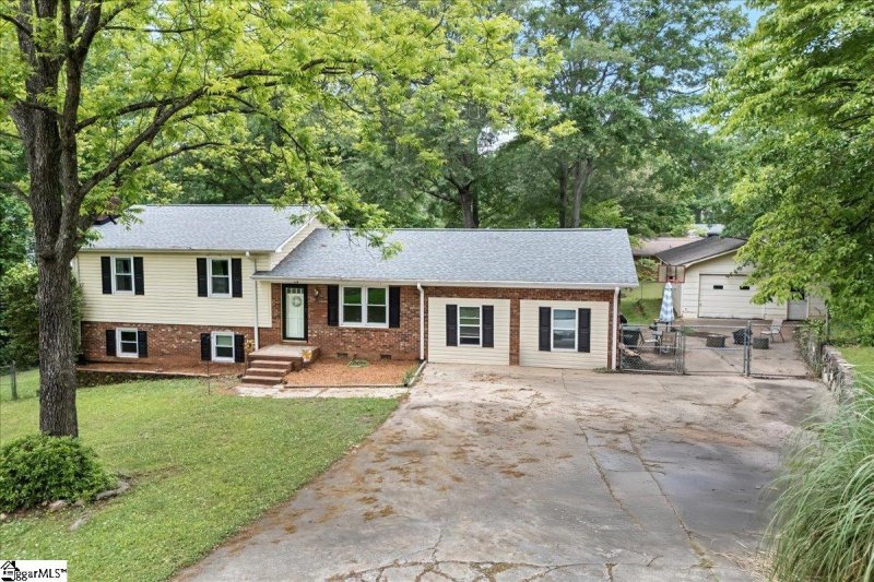 Property image 2 of 116 Kennedy Street in Crestview Heights, Easley, SC 29642