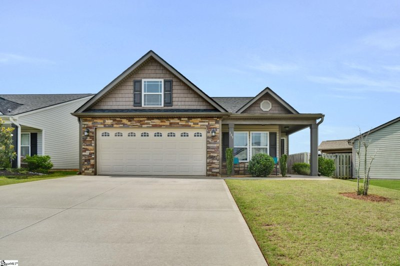 Orchard Crest, Greer Community