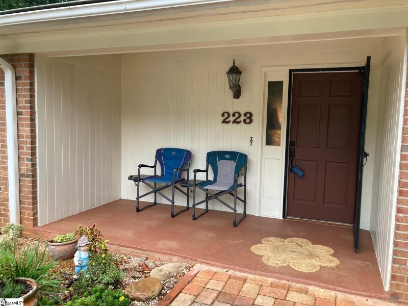 Property image 4 of 223 Covington Road in Northwood Hills, Greenville, SC 29617-2007