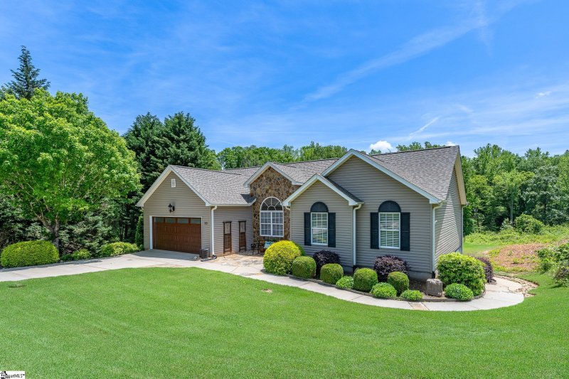 Property image 2 at 315 Winding Brook Court, Greenville, SC 29617