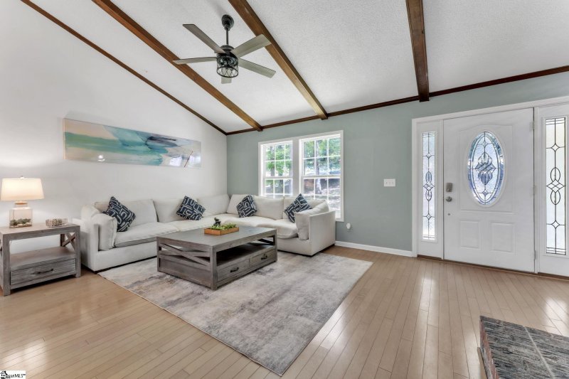 Property image 2 of 303 Manitowoc Drive in Chickasaw Point, Westminster, SC 29693