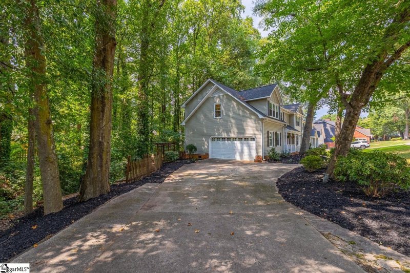 Property image 4 at 215 E Shefford Street, Greer, SC 29650