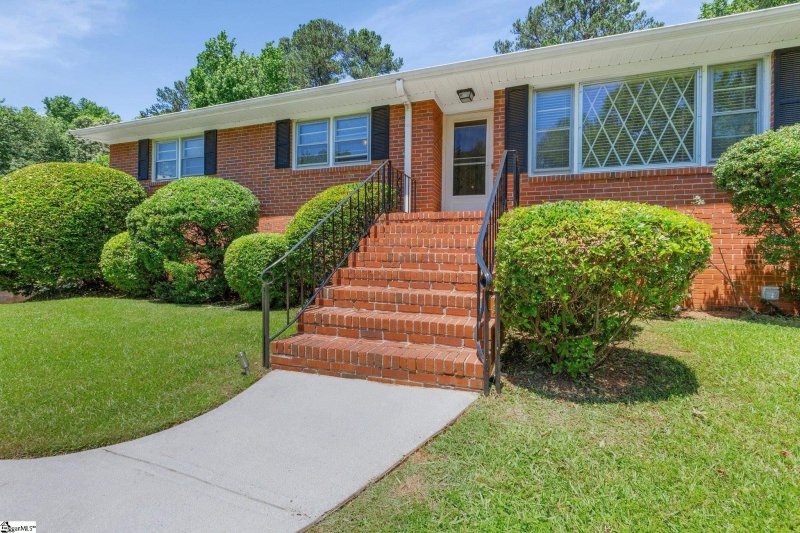 Property image 2 at 12 Longmeadow Road, Taylors, SC 29687