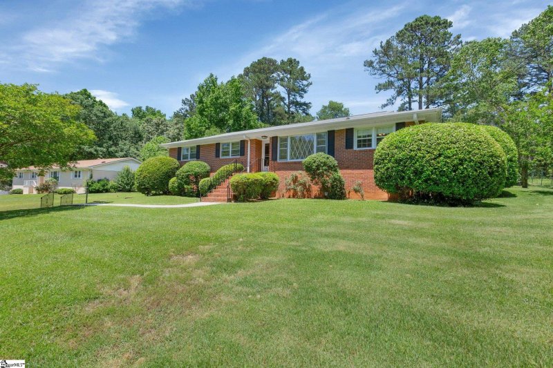 Property image 5 at 12 Longmeadow Road, Taylors, SC 29687