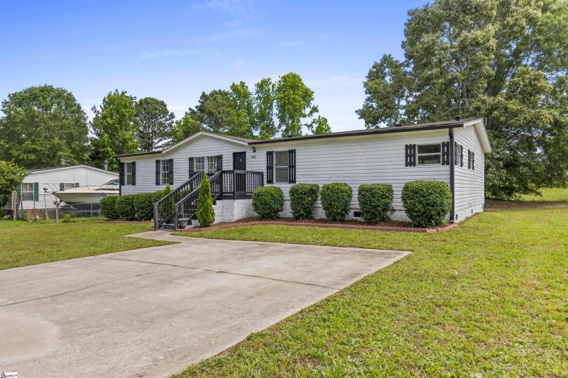 Property image 2 at 300 Walnut Crest Court, Fountain Inn, SC 29644