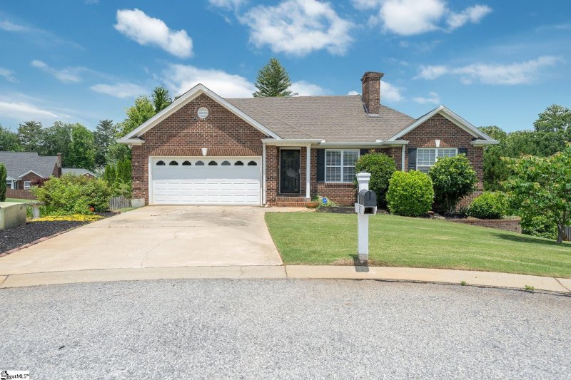 Property image 2 of 14 Saint Thomas Court in Ashley Commons, Greer, SC 29651