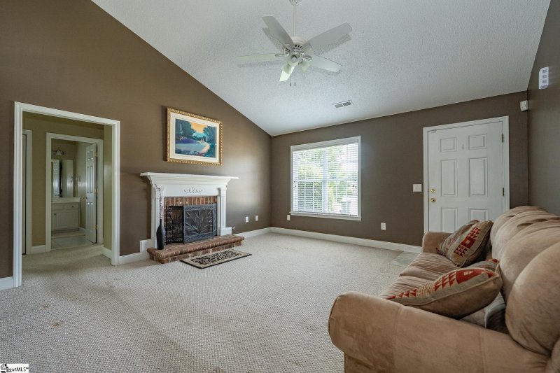 Property image 4 of 14 Saint Thomas Court in Ashley Commons, Greer, SC 29651