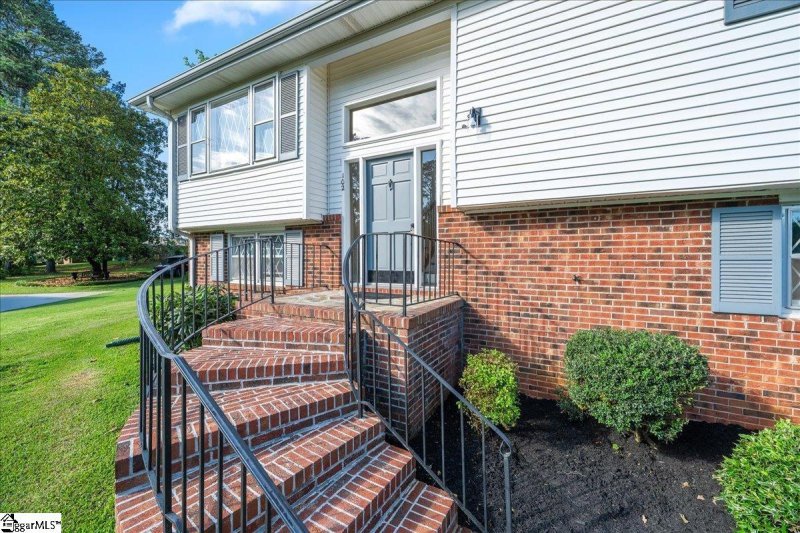 Property image 2 at 102 Willow Court, Easley, SC 29642