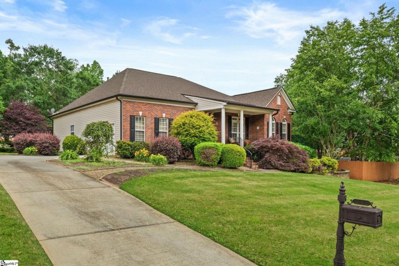 Property image 2 at 27 Grossmont Drive, Fountain Inn, SC 28644