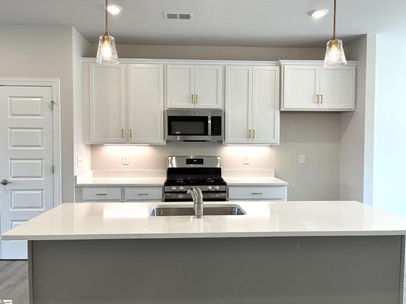 Property image 3 at 15 Pikewood Lane, Greenville, SC 29607