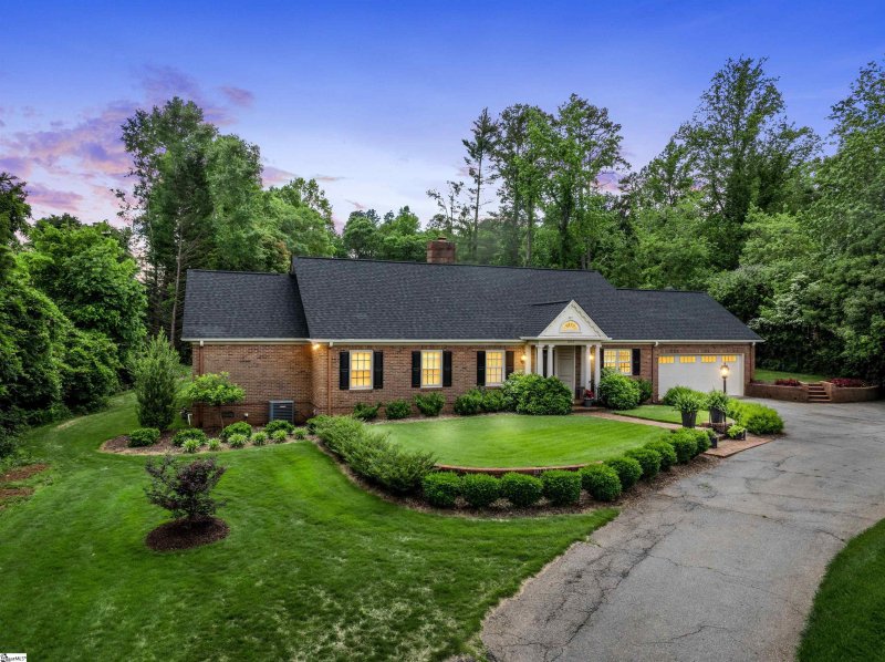 Property image 2 at 1076 Woodburn Road, Spartanburg, SC 29302-2864