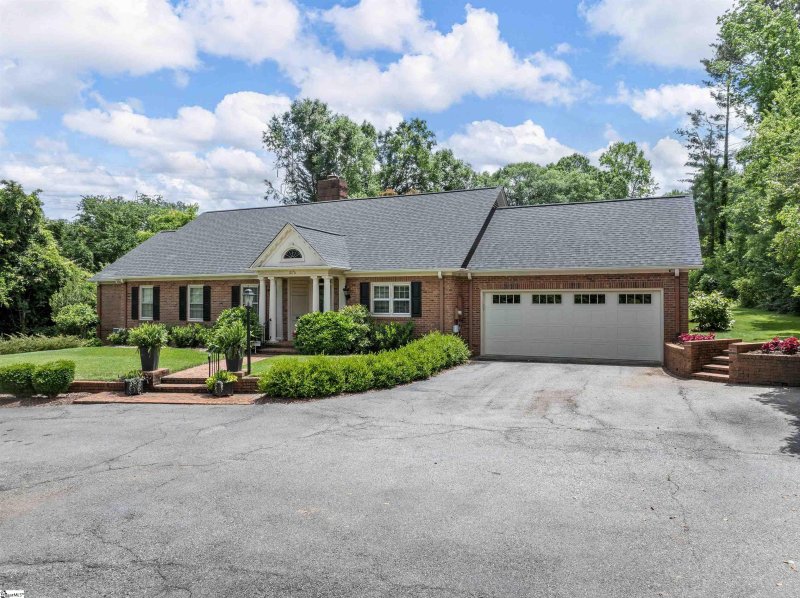 Property image 4 at 1076 Woodburn Road, Spartanburg, SC 29302-2864