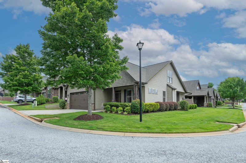 Property image 2 of 26 Bradstock Drive in Greystone Cottages, Greer, SC 29650