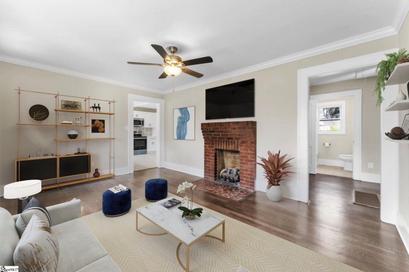 Property image 2 at 306 Flora Avenue, Greenville, SC 29611-5330