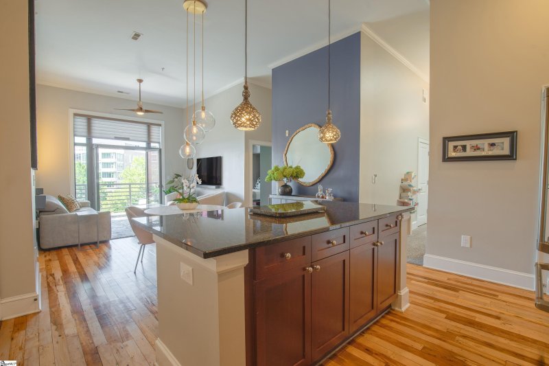 Property image 3 at 112 W Broad Street, Greenville, SC 29601