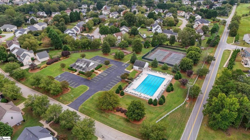 Property image 2 at 721 Dutchman Court, Greer, SC 29651-9000