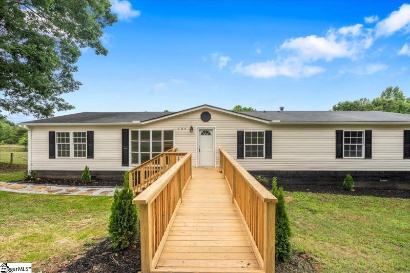 Property image 2 at 106 Blueforest Lane, Greenville, SC 29611