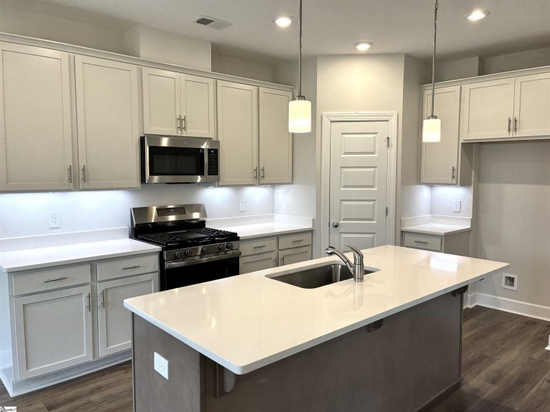 Property image 3 at 213 Fenner Place, Greenville, SC 29607