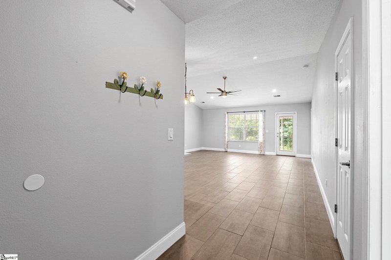 Property image 4 at 3 Alewine Court, Taylors, SC 29687