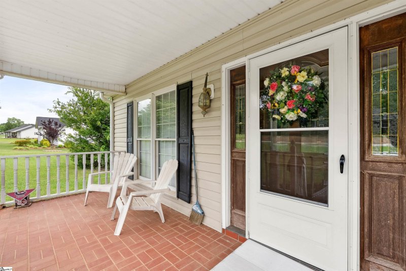 Property image 3 at 11 Midland Court, Taylors, SC 29687