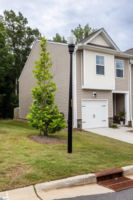 Property image 2 at 215 Norse Creek Drive, Greenville, SC 29607