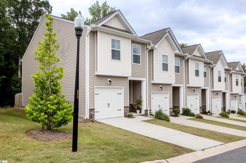 Property image 4 at 215 Norse Creek Drive, Greenville, SC 29607