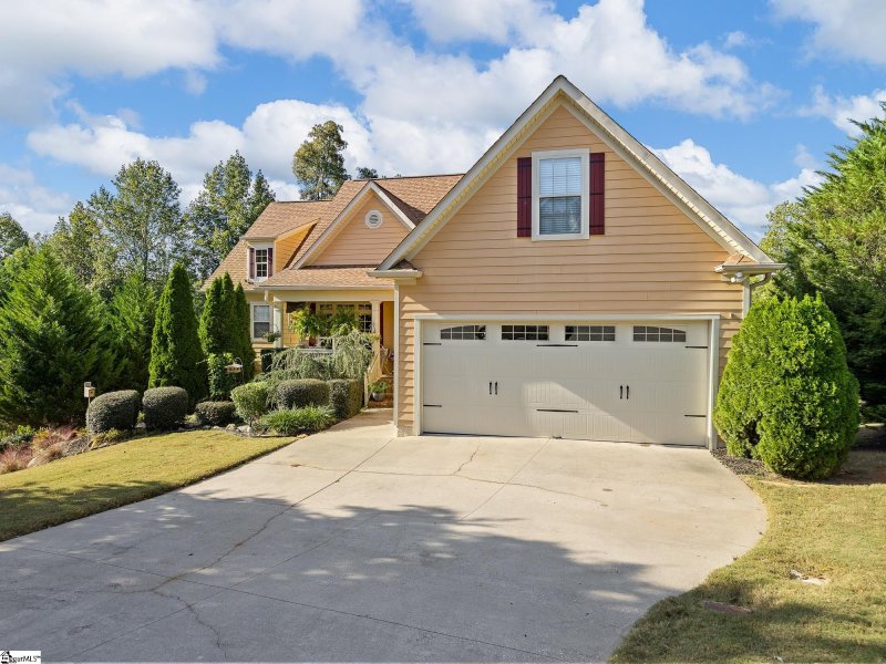 Property image 3 of 131 Elevation Court in Castle Rock, Greer, SC 29651