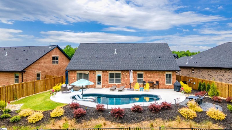 Bracken Woods, Piedmont community