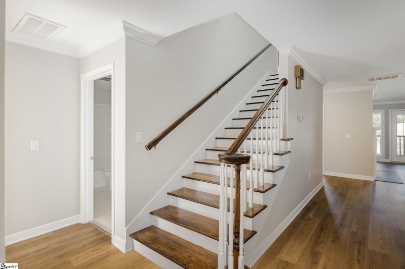 Property image 5 of 409 Hunters Circle in Hunters Ridge, Greenville, SC 29617