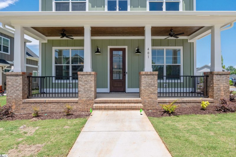 Property image 2 at 401 Mcklee Drive, Travelers Rest, SC 29690