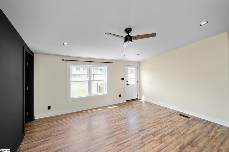 Property image 4 at 309 Scenic Drive, Greer, SC 29651