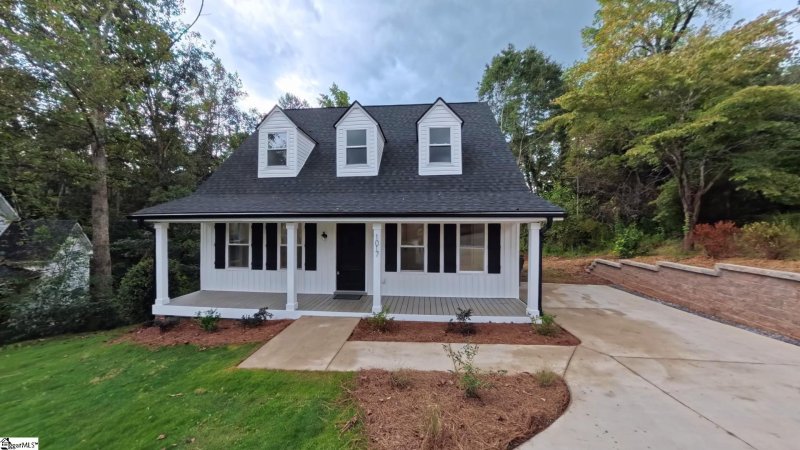 Property image 2 of 1017 Fox Row in Peppertree, Taylors, SC 29687