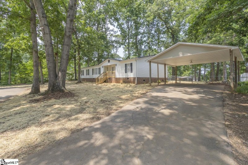 Property image 2 at 207 Shade Tree Circle, Easley, SC 29640