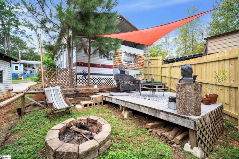 Property image 3 of 1204 Hanover Drive in Foxwood Hills, Westminster, SC 29693