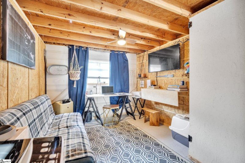 Property image 4 of 1204 Hanover Drive in Foxwood Hills, Westminster, SC 29693