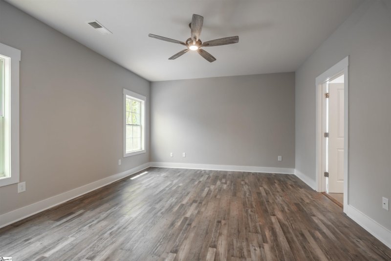 Property image 4 of 132 Willett Trail in Maplewood Estates, Taylors, SC 29687